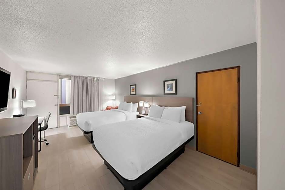 Clarion Inn & Suites and Convention Center