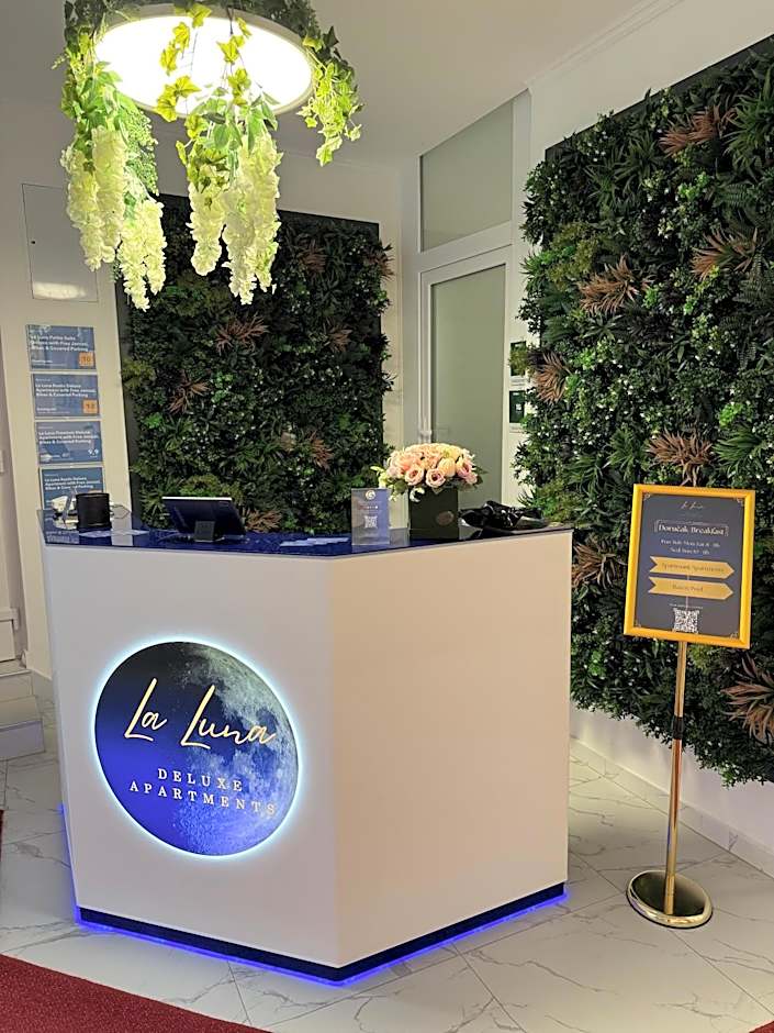 La Luna Premium Deluxe Apartment with Pool & Jacuzzi, Bikes and Secured Parking