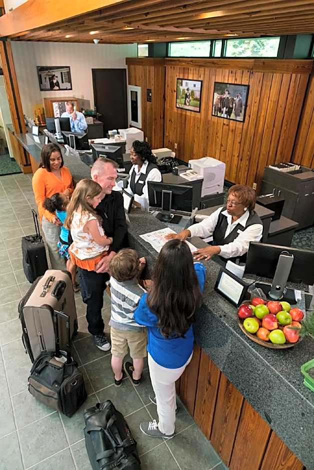 Williamsburg Woodlands Hotel & Suites, an official Colonial Williamsburg Hotel