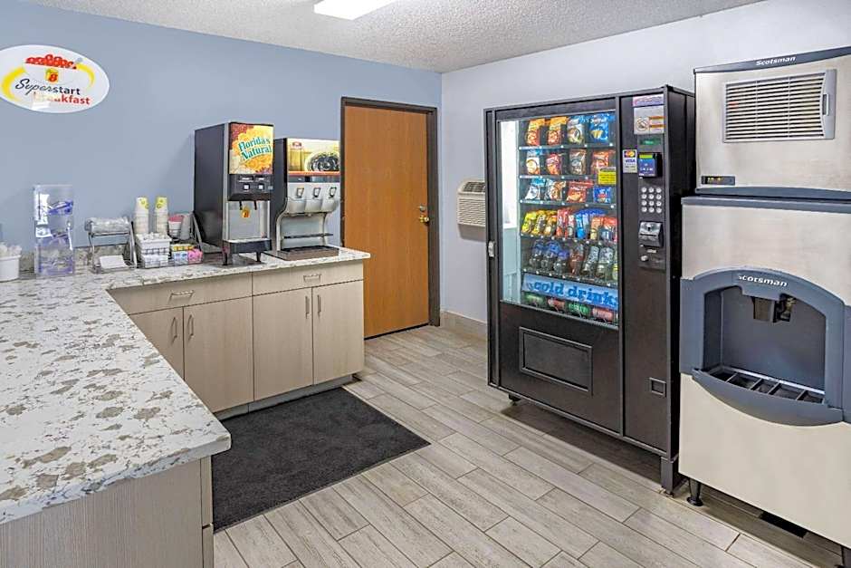 Super 8 by Wyndham Johnstown/Gloversville