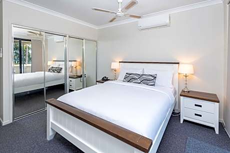 Deluxe Lake View Apartment