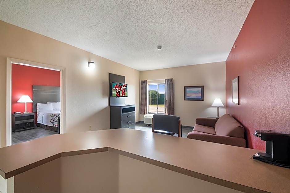 Red Roof Inn & Suites Austin East - Manor