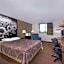 Super 8 by Wyndham Bismarck