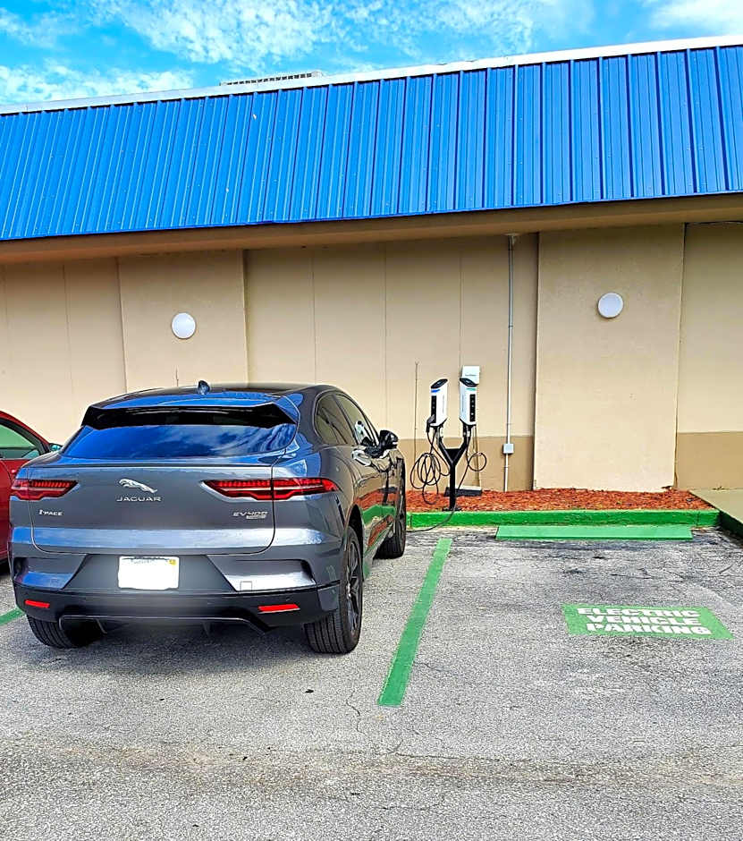 Days Inn by Wyndham Titusville Kennedy Space Center