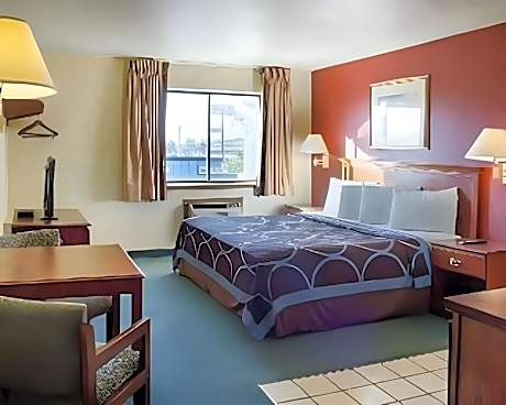2 Queen Beds, Suite, Nonsmoking