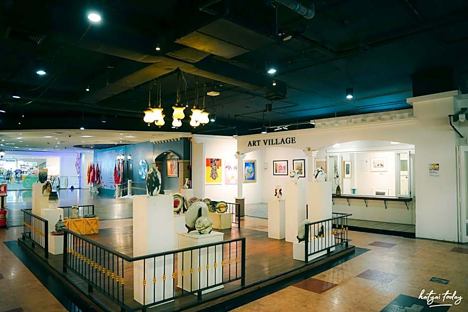 Lee Gardens Plaza Hotel (SHA Extra Plus)