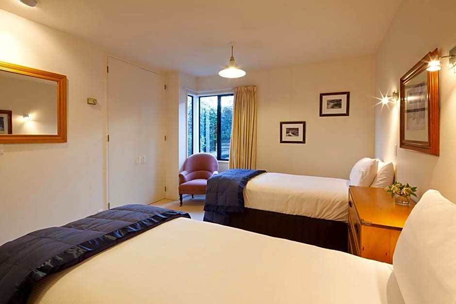 Spinnaker Bay Apartments