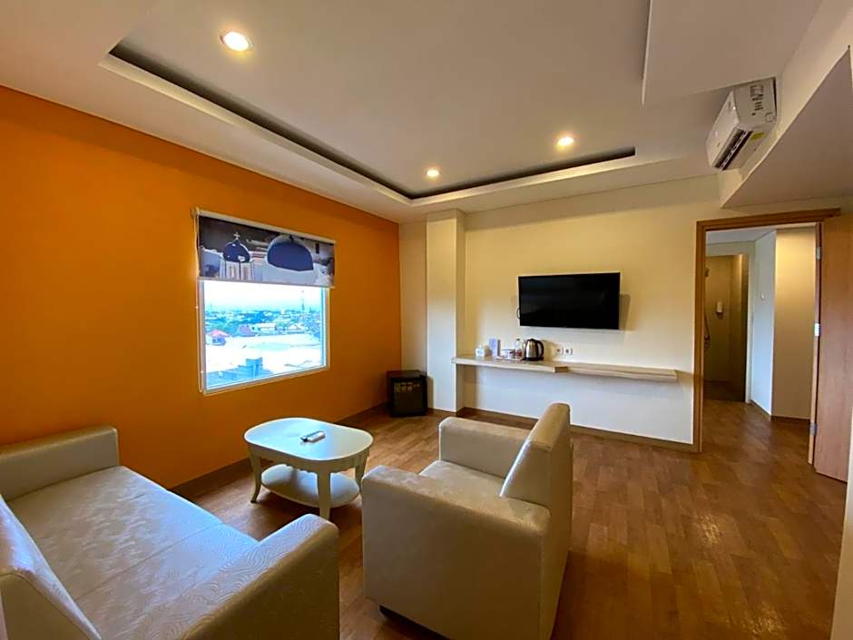 Front One Budget Malang by Azana