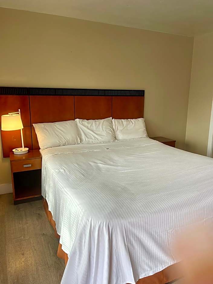 Monterey fairgrounds inn