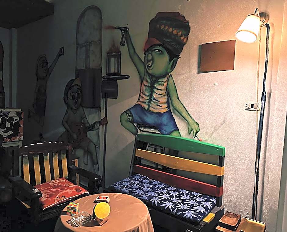 Hostel and Music Bar Bros