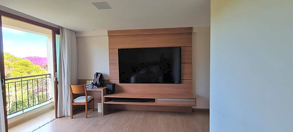 Vista para Pedra Azul e TV de 85''