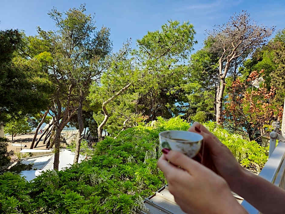 Apartment Mirna, 2-bedroom Apartment, Overlooking the Beach