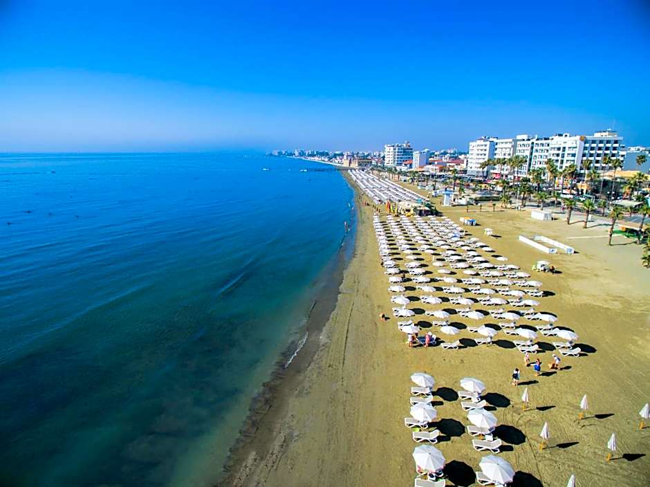 Les Palmiers Beach Boutique Hotel & Luxury Apartments