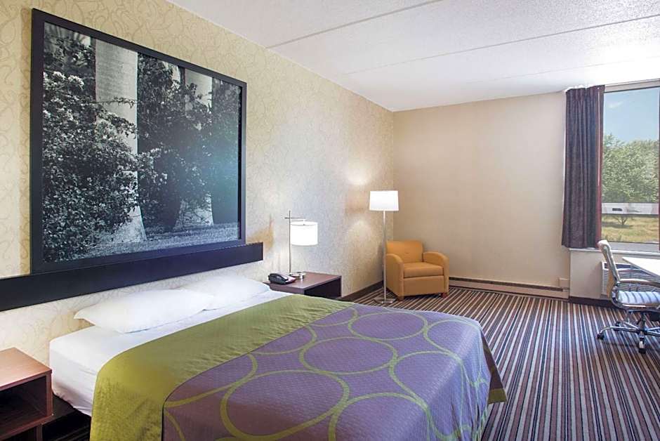 Super 8 by Wyndham Plattsburgh