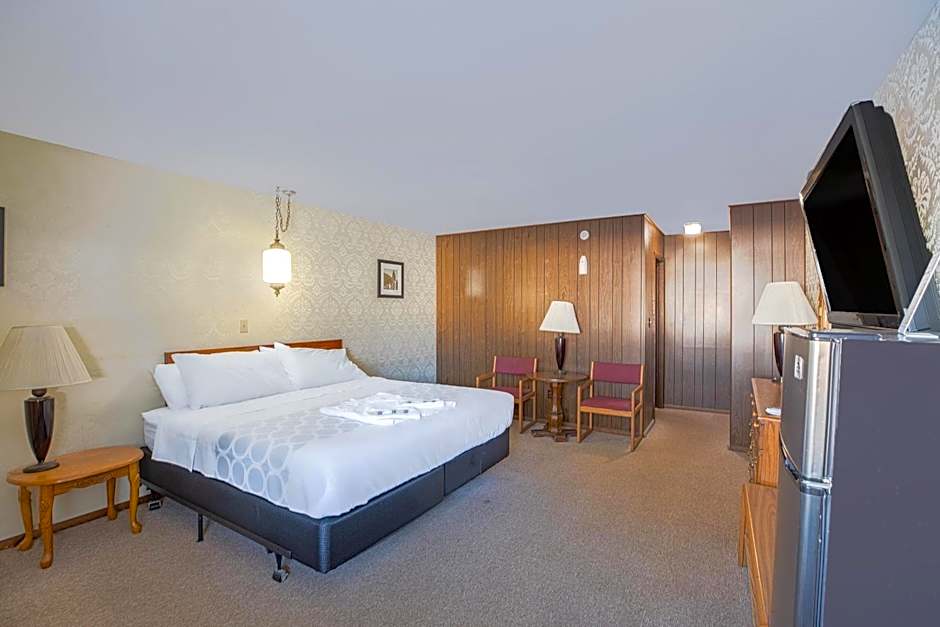 Love Hotels Tomahawk by OYO at Lake Mohawksin WI