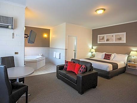 1 King Bed, Nonsmoking, Upgrade