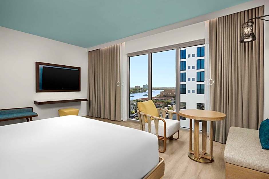 The Hiatus Clearwater Beach, Curio Collection by Hilton