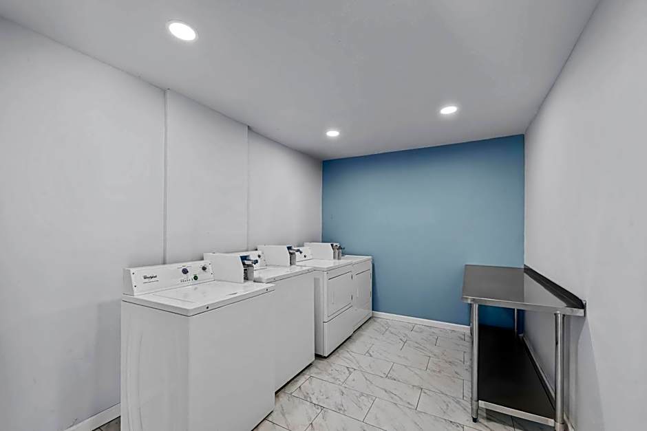 Suburban Studios Newport News - Hampton