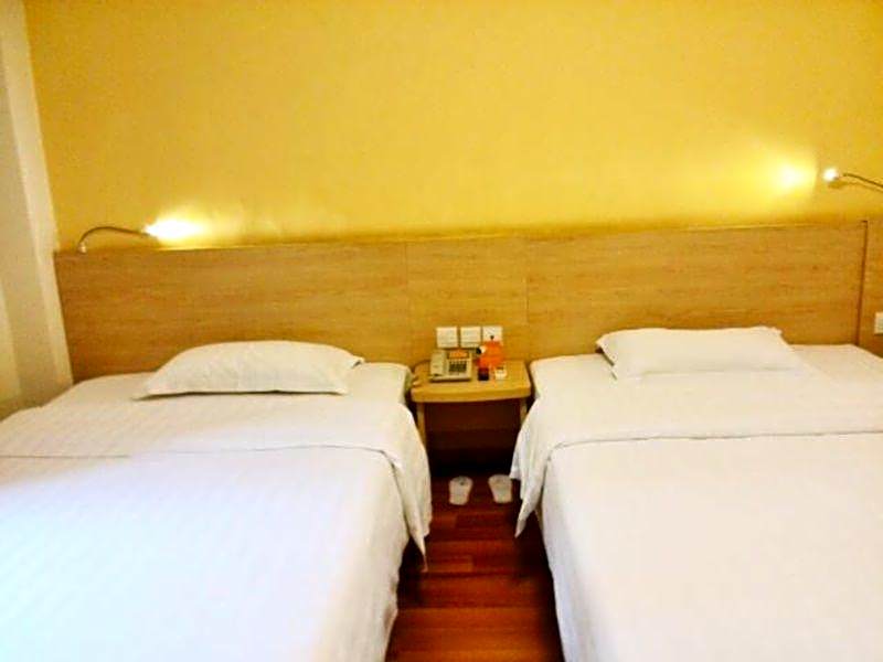 7 Days Inn Huayin Huashan Mountain Scenic Spot