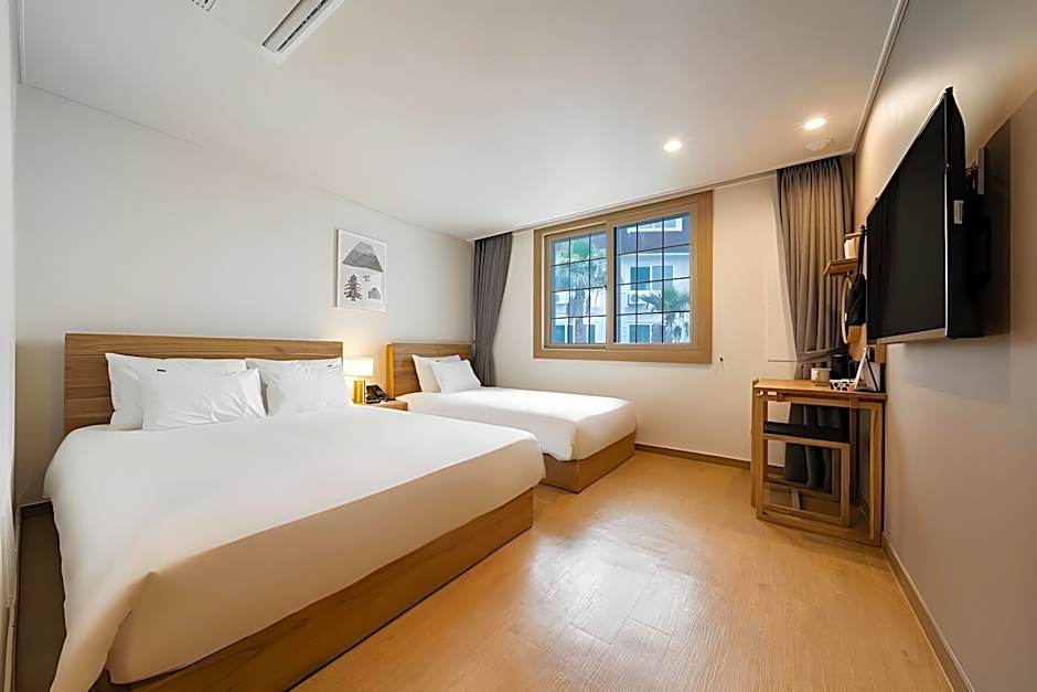 Heyy Seogwipo Hotel