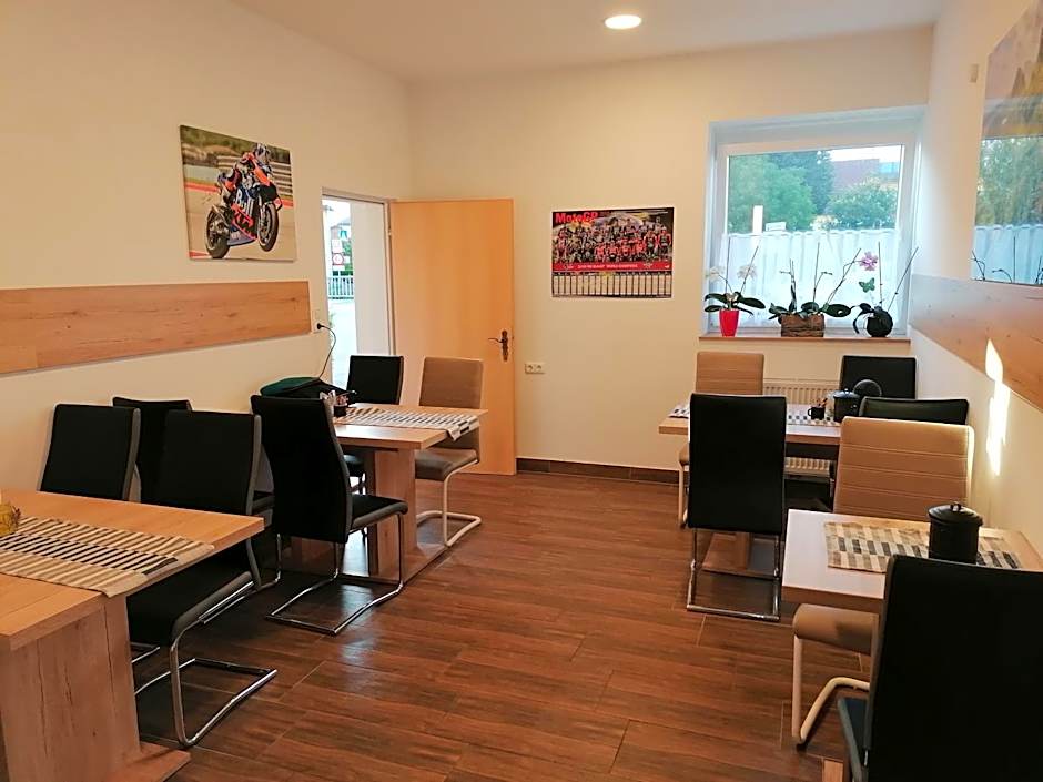 Ferienwohnungen und Zimmer Yassi