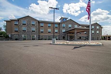 Cobblestone Inn & Suites - St Marys