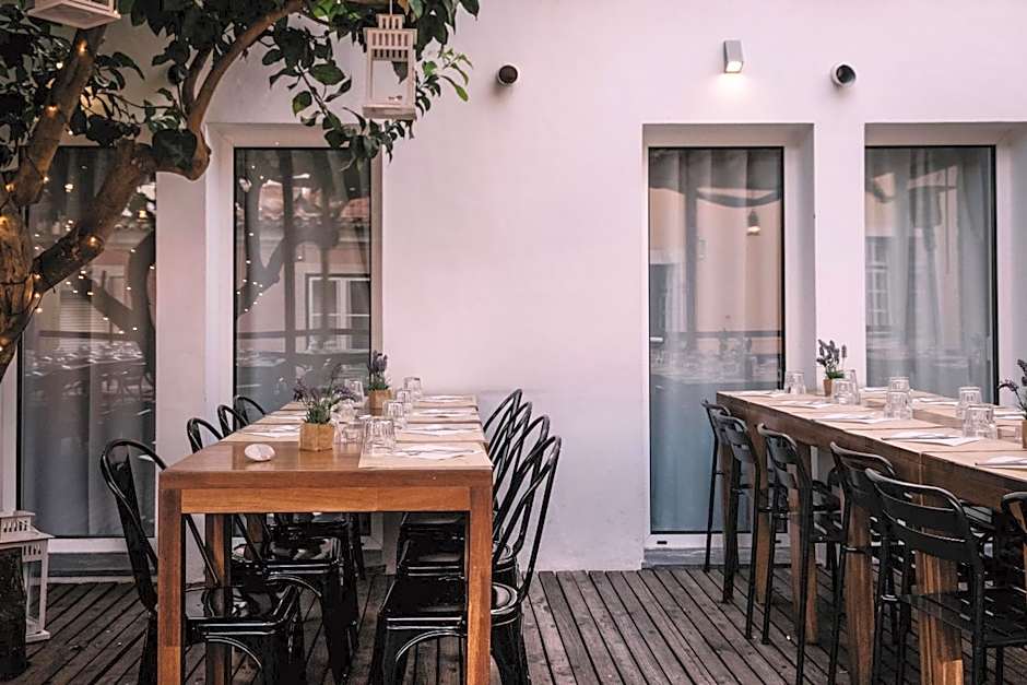 Santa Bica Eat Drink & Sleep