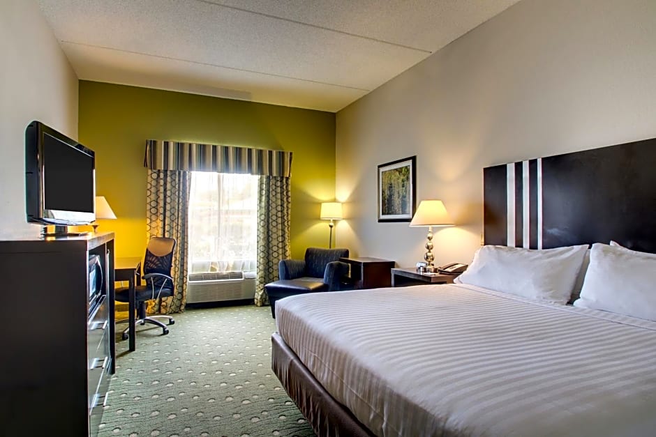 Holiday Inn Express Hotel & Suites Live Oak