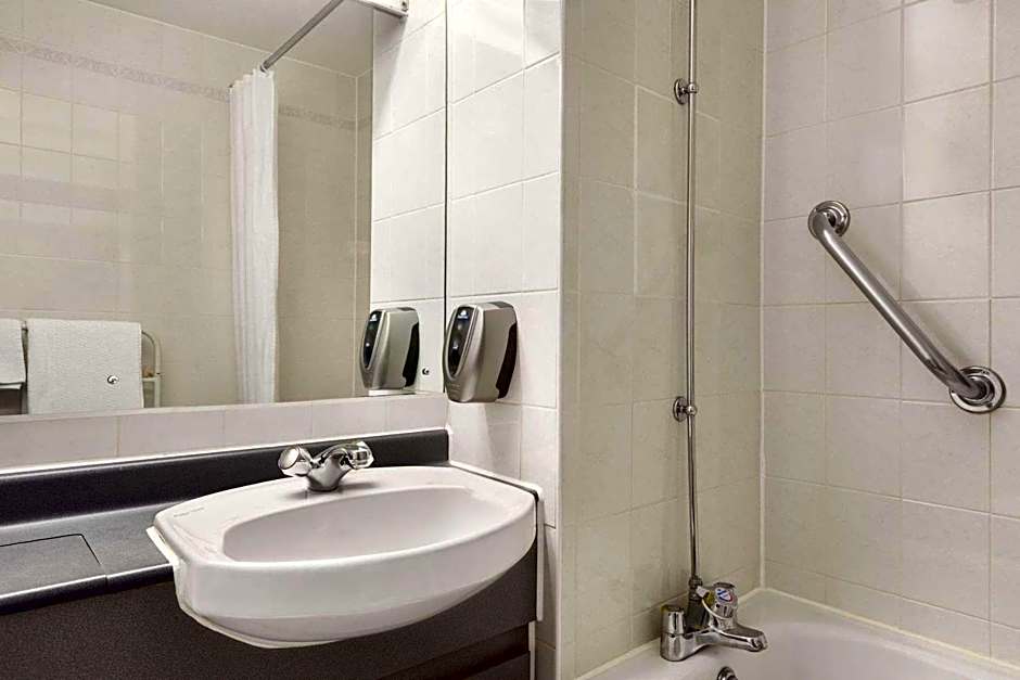 Days Inn Sevenoaks Clacket Lane