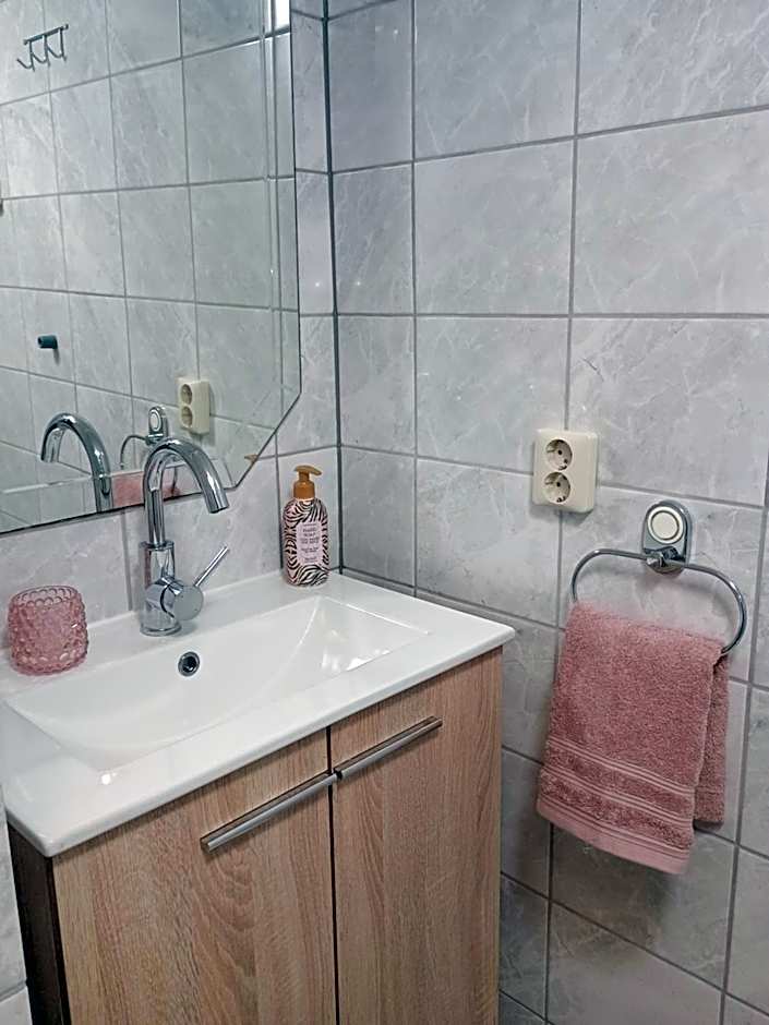 Prive tuinhuis B&B Elly