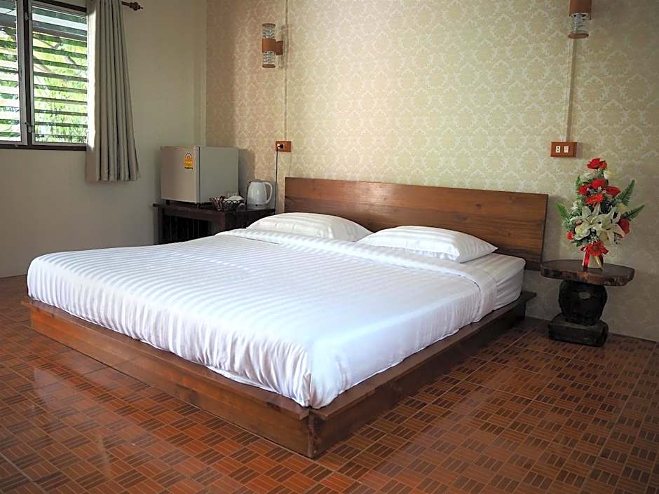 T & T Hostel Kanchanaburi