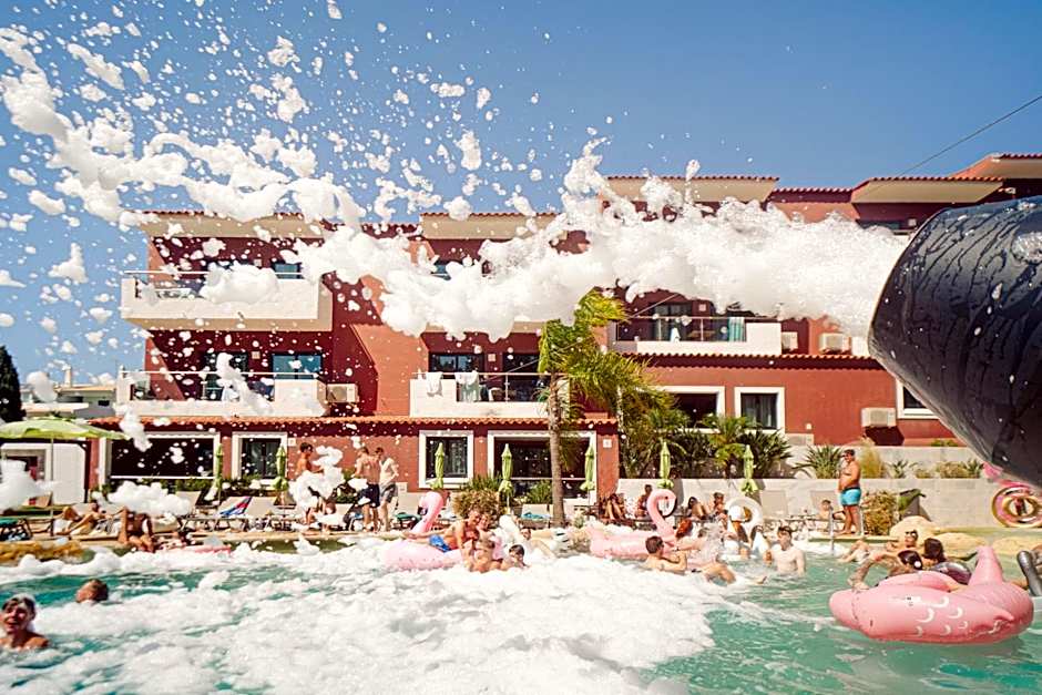 Topazio Vibe Beach Hotel & Apartments