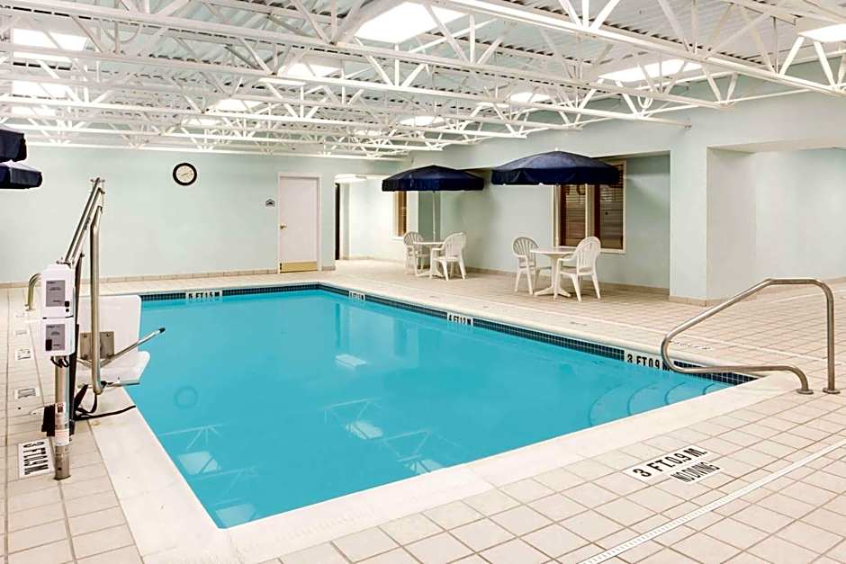 Wingate by Wyndham Bridgeport