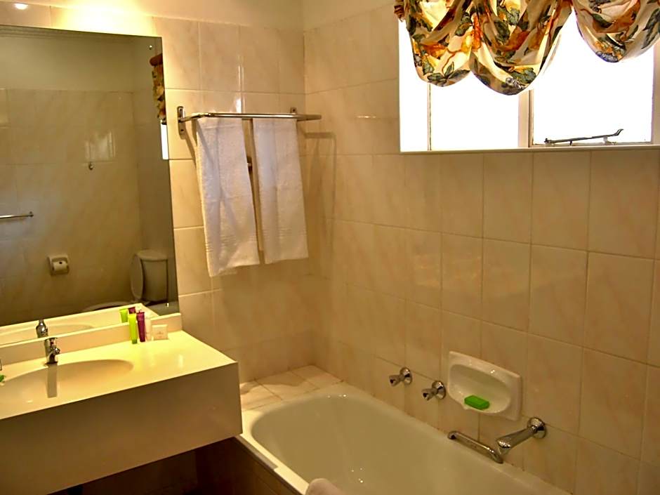 Safari Hotel & Convention Centre