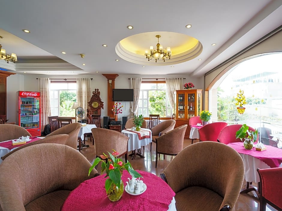 Hoa Phat Hotel & Apartment