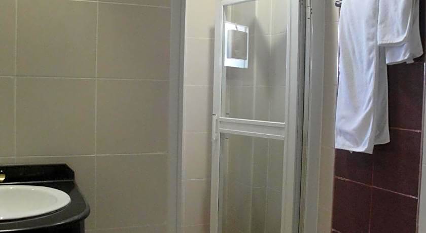 Marina Royal Hotel Suite