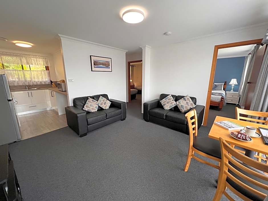 Regatta Point Tavern & Holiday Villas