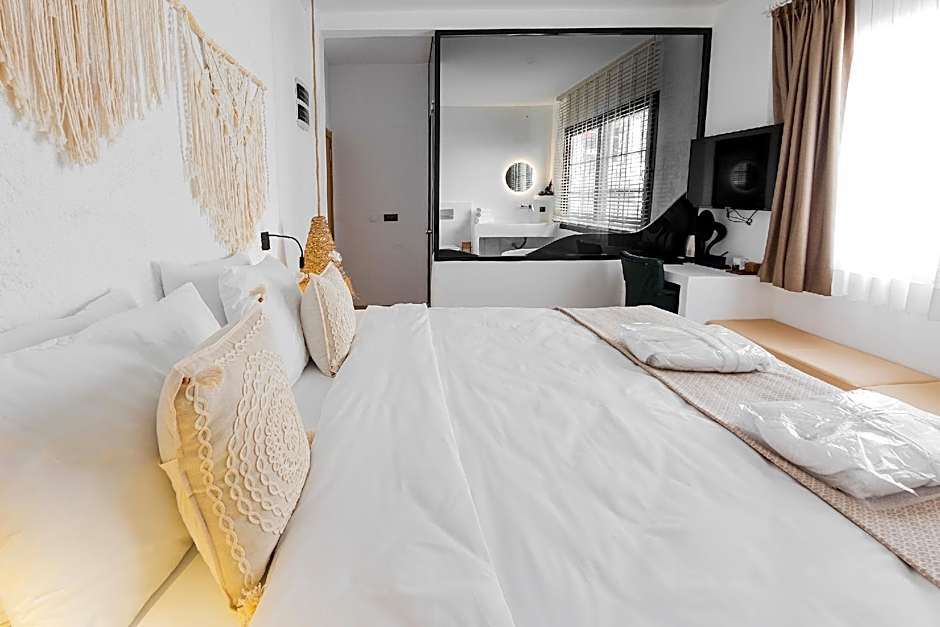Gran Via Alsancak ( Boutique Hotel )
