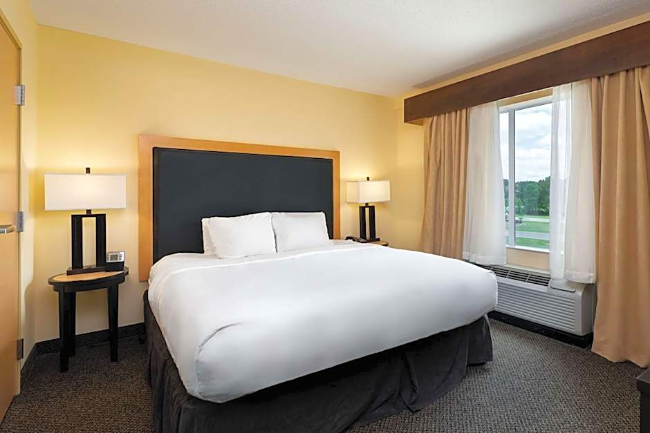 DoubleTree By Hilton Hotel Savannah Airport