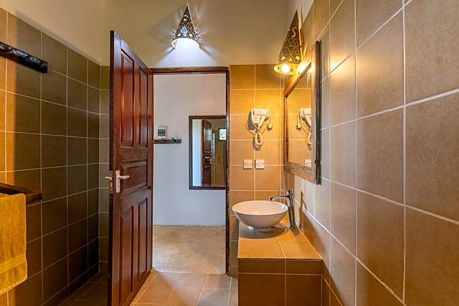 Red Monkey Beach Lodge