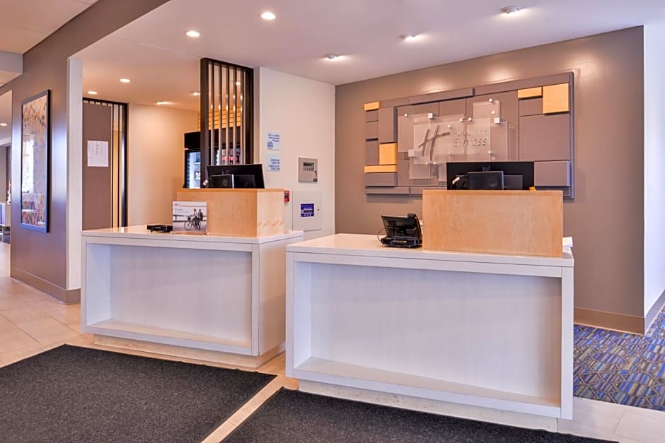 Holiday Inn Express & Suites - Mall of America - MSP Airport