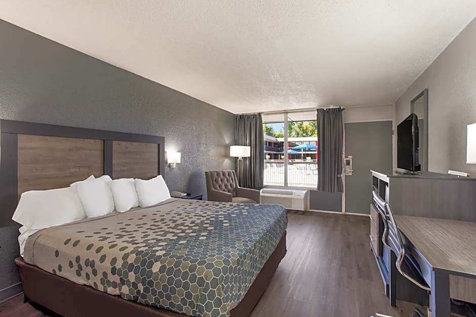 ECONO LODGE CAVE CITY