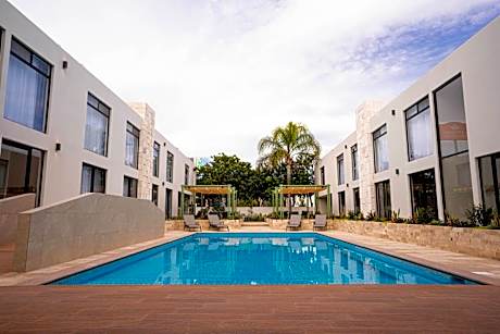 La Posada Hotel y Suites