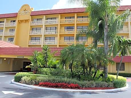La Quinta Inn & Suites by Wyndham Coral Springs University Drive