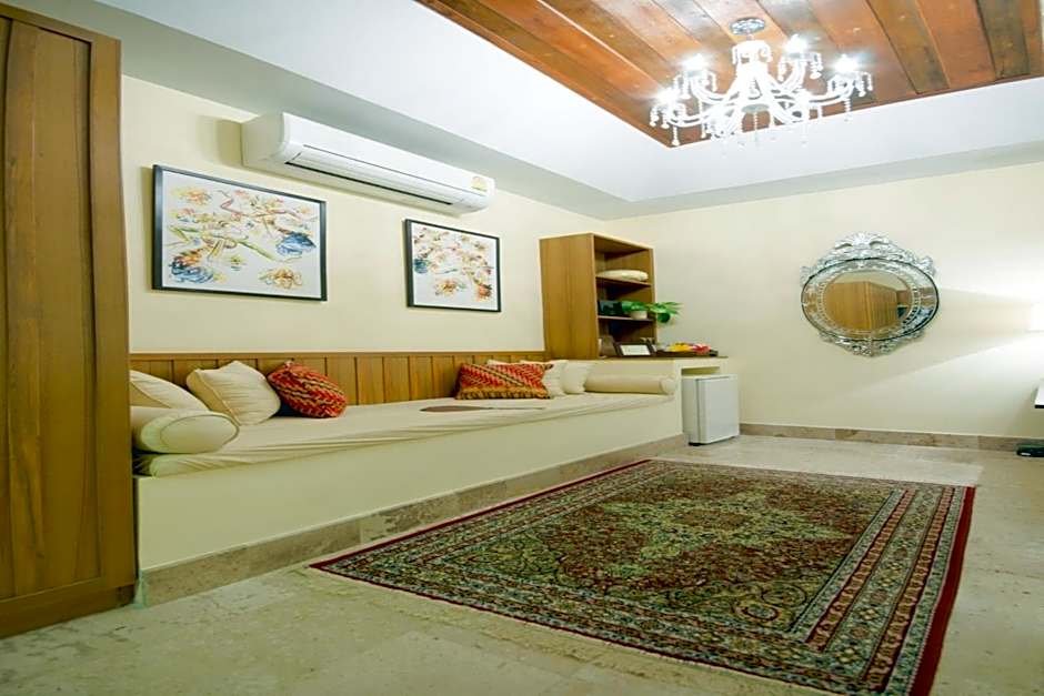 Photo 1 of 24 of Suite, Mountain View