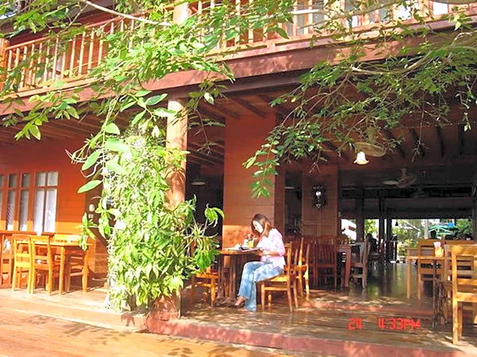 Riverhouse-The Teak House