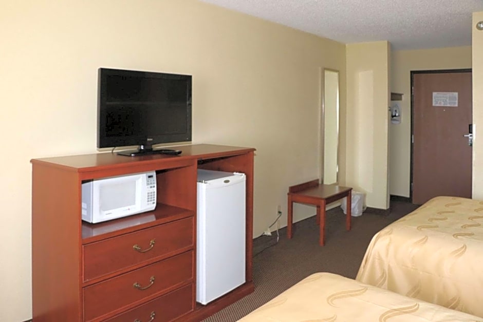 Quality Inn East Evansville