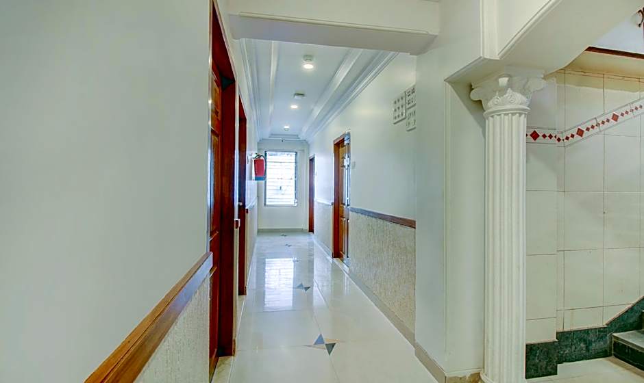 Treebo Cruz Royale Santacruz West