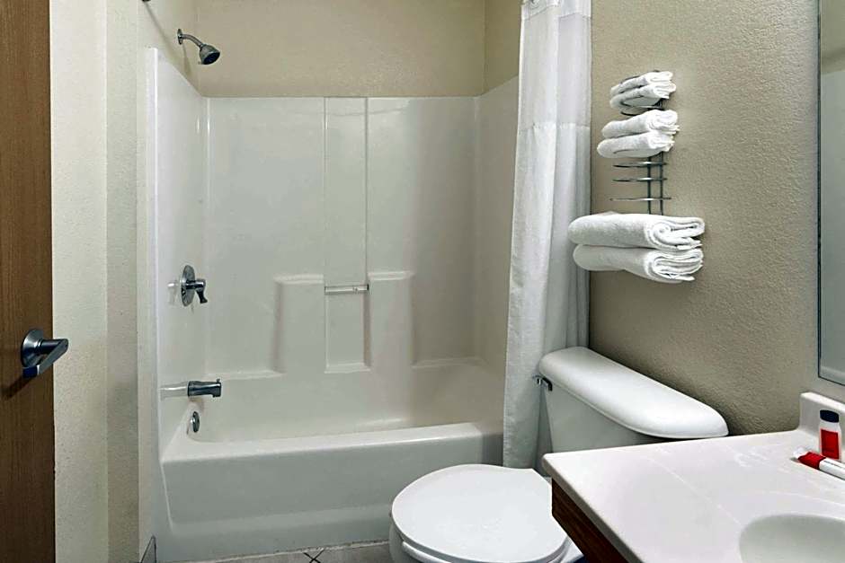 Super 8 by Wyndham Fountain