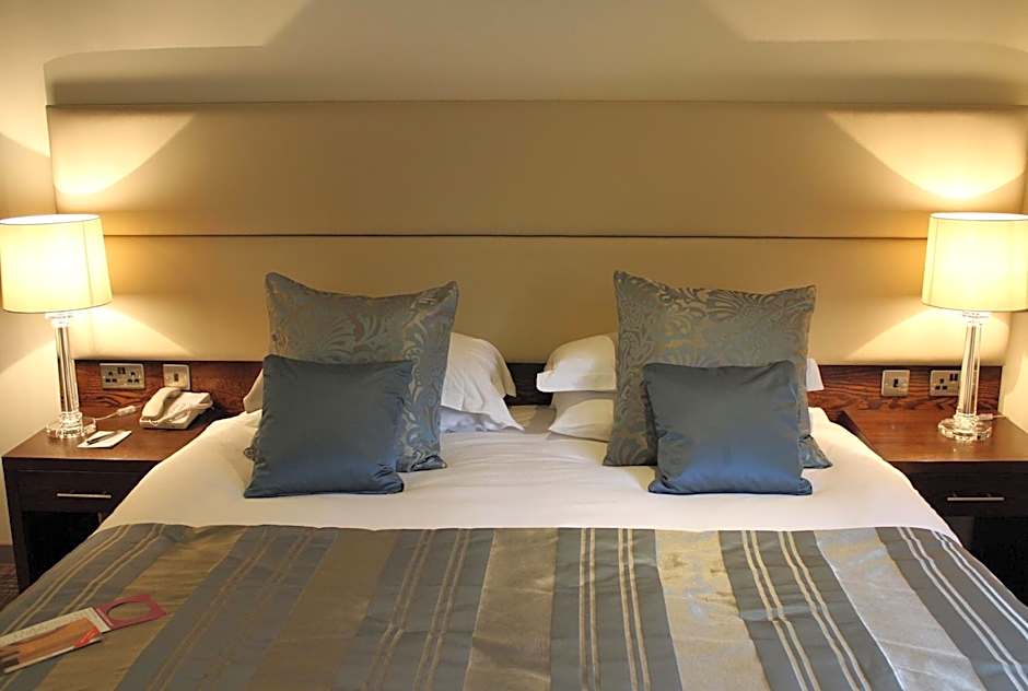 The Legacy Rose & Crown Hotel